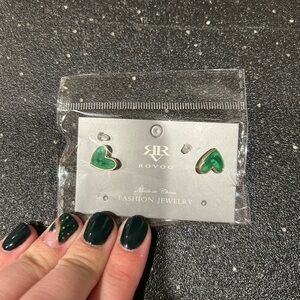 Green heart 💚 studs